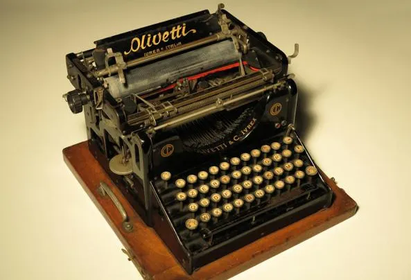Macchina da scrivere Olivetti